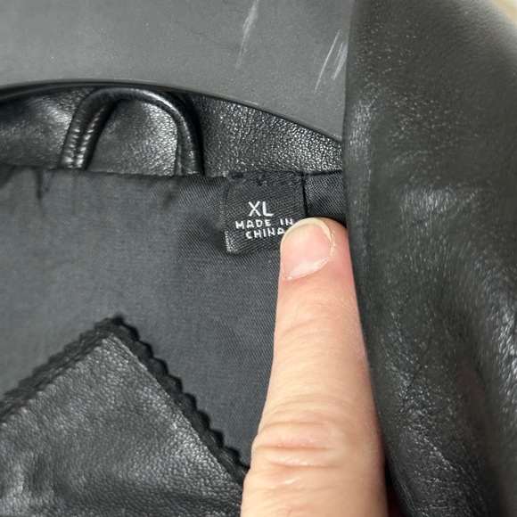 Like New Roundtree & Yorke Men’s Lamb Skin Jacket Size XL - Picture 6 of 8